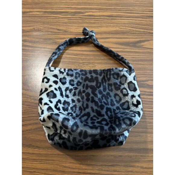 Black, white, and grey fuzzy leopard print zippered tote bag - Picture 2 of 7